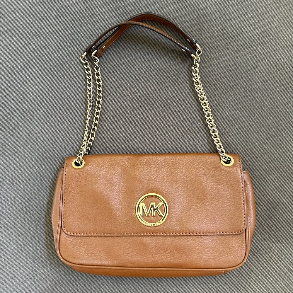 Michael Kors Tan Leather Shoulder Bag with Gold Chain